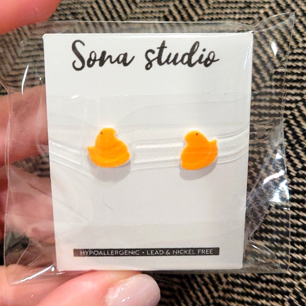 Peep Earrings